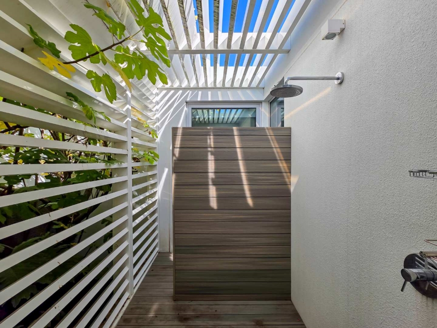 5 Bedroom Property for Sale in Fresnaye Western Cape